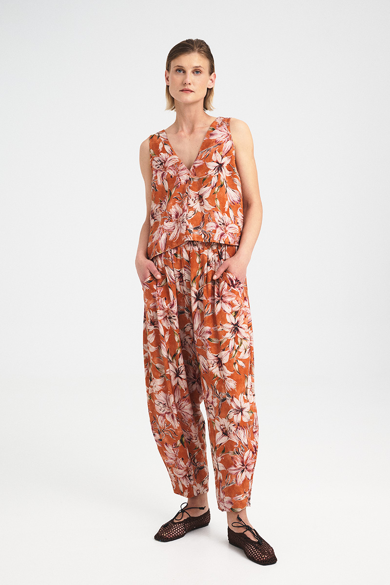 Sleeveless Floral V-Neck Top