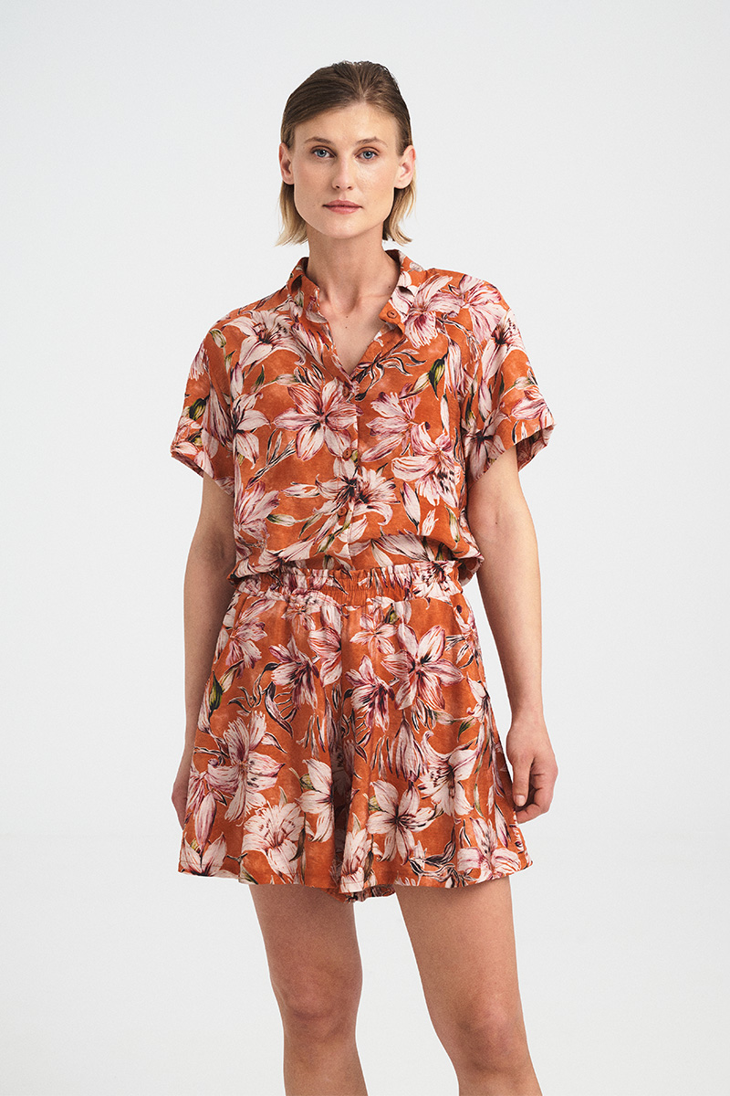 Breeze Shorts in Lilies Print