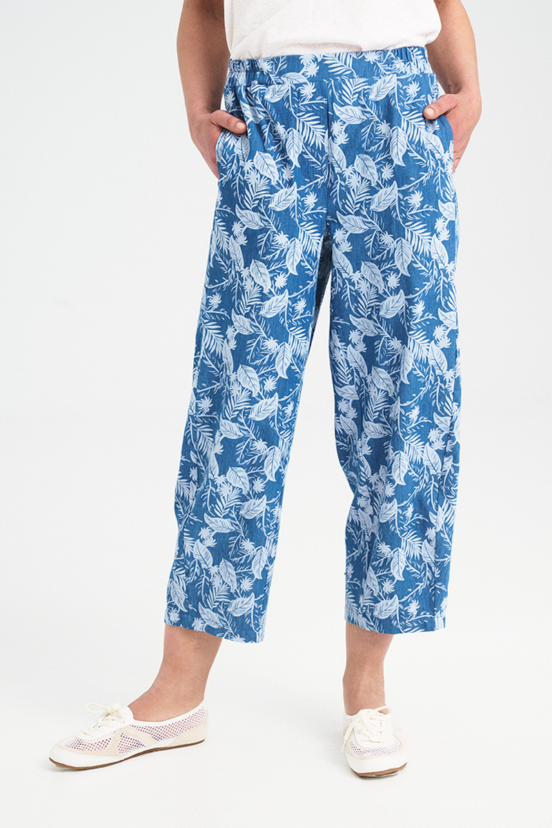 Alternative view of Barrel Jeans Printed Pants