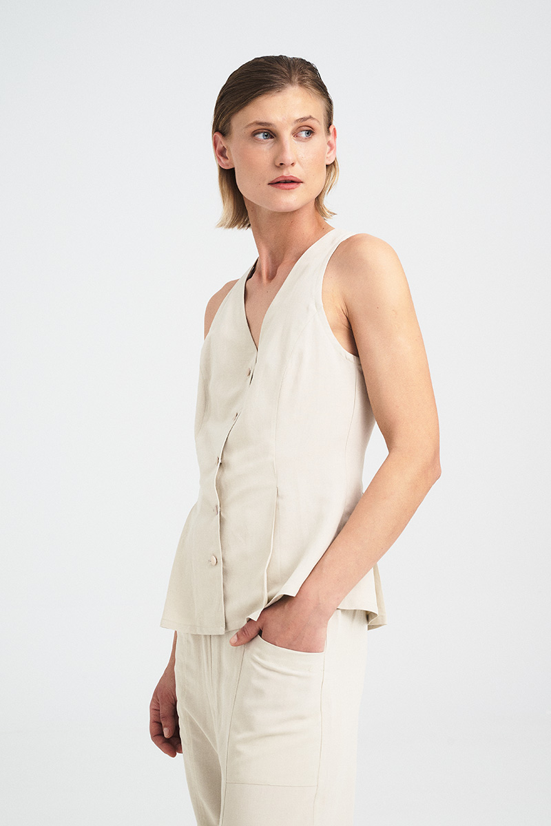 Tailored Buttoned Vest - Image 3